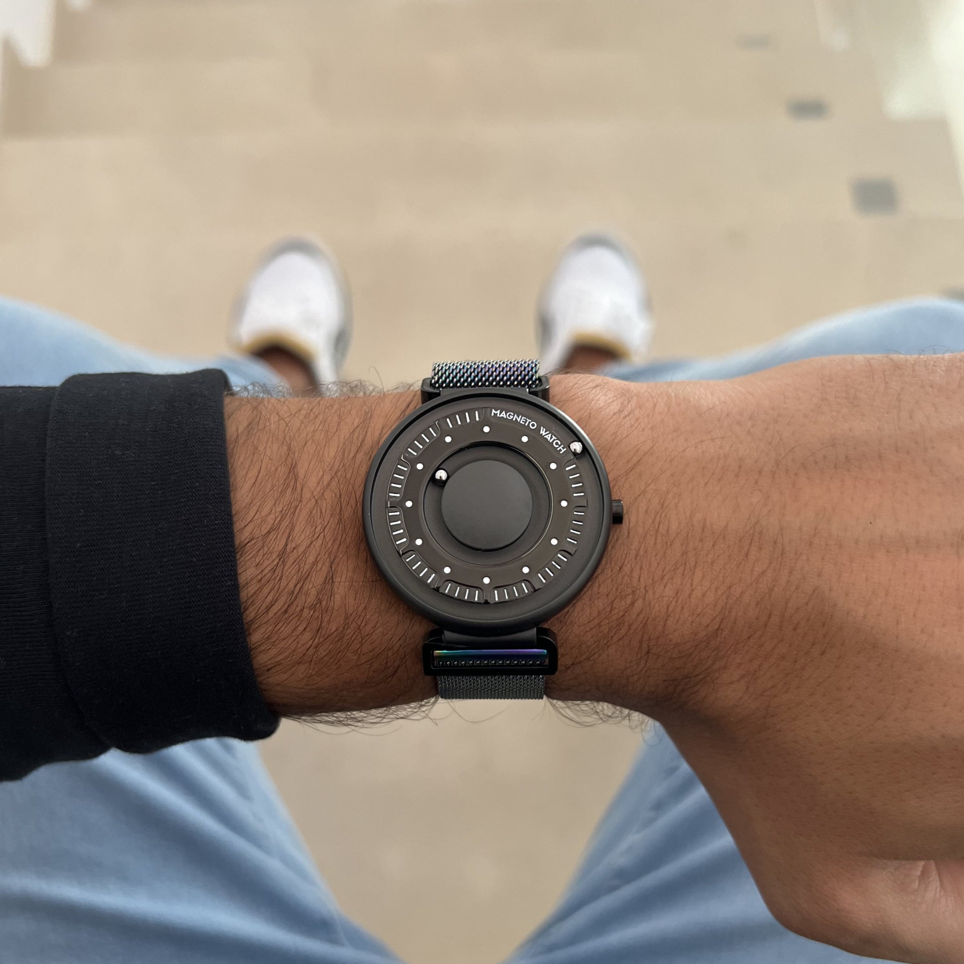 Magneto Watch - Primus Black Maschenarmband Flip-Flop - Lifestyle 