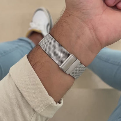 magneto-watch-lifestyle-video-uranus-silver-mesh-silver_1x1